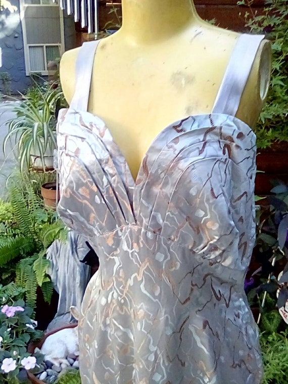 Vintage Bombshell Wiggle Dress/ Beautiful Embroide