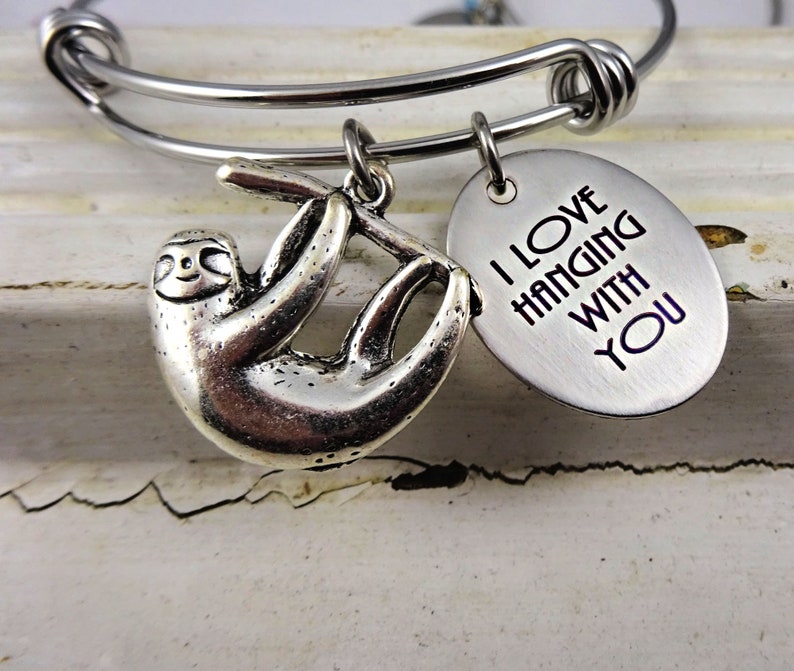 GIAYIER Sloth Gifts For Women Amethyst Beads Sloth Bracelet Sloth Charm Jewelry Sloth Lover Gifts Sloth Inspirational Gifts Never Forget