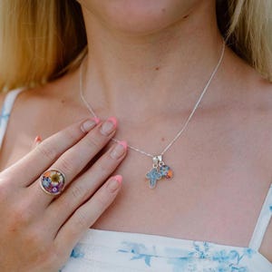 Oval Tiny Necklace with Wildflowers, Little Girl Necklace, Floral Resin Necklace, Resin Jewelry, Stackable Charm, Pendant with Flowers