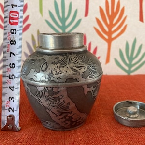 Antike japanische Zinnflasche