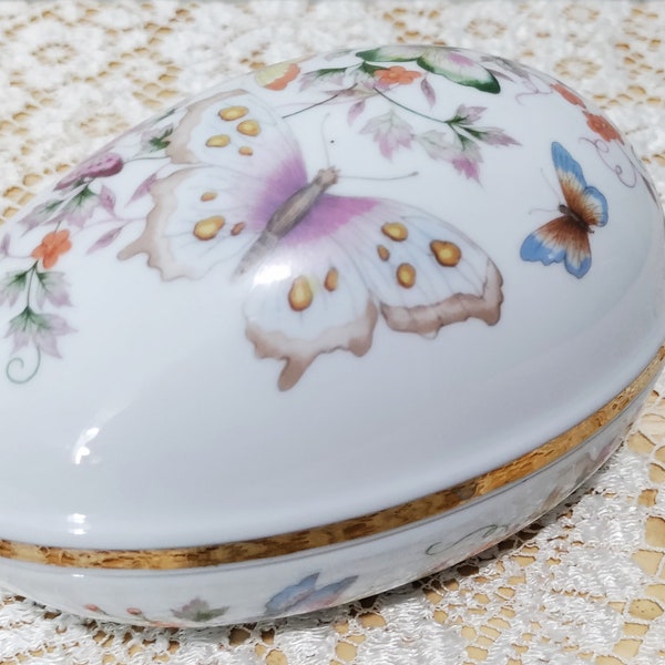 Avon butterfly Egg trinket box made of fine porcelain decorated with 22k gold trim from the 70's era