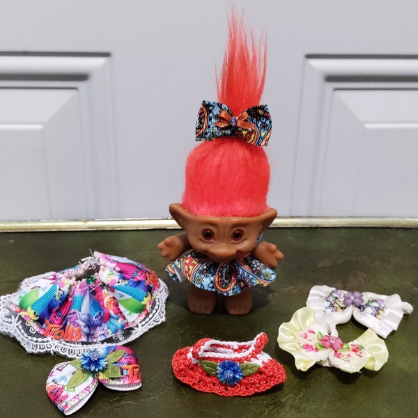 Ace Novelty Treasure Trolls small 3 inch orange hair orange rectangle shaped jewel belly button with bows and outfits 1990's