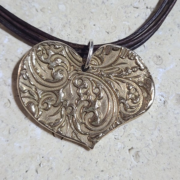 Big Heart Grisaille Gold Bronze Pendant, Gros Coeur Pendentif Doré