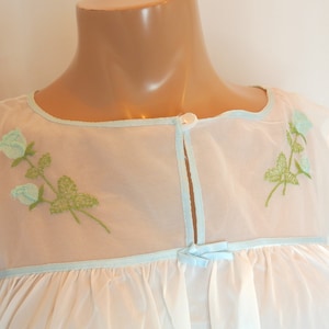 Vintage Henson Kickernick Soft Dainty Nylon Nightgown Size Medium NOS