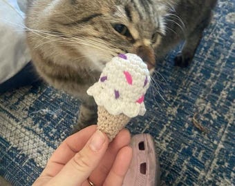 Juguete de ganchillo para gatos: cono de helado *con hierba gatera*