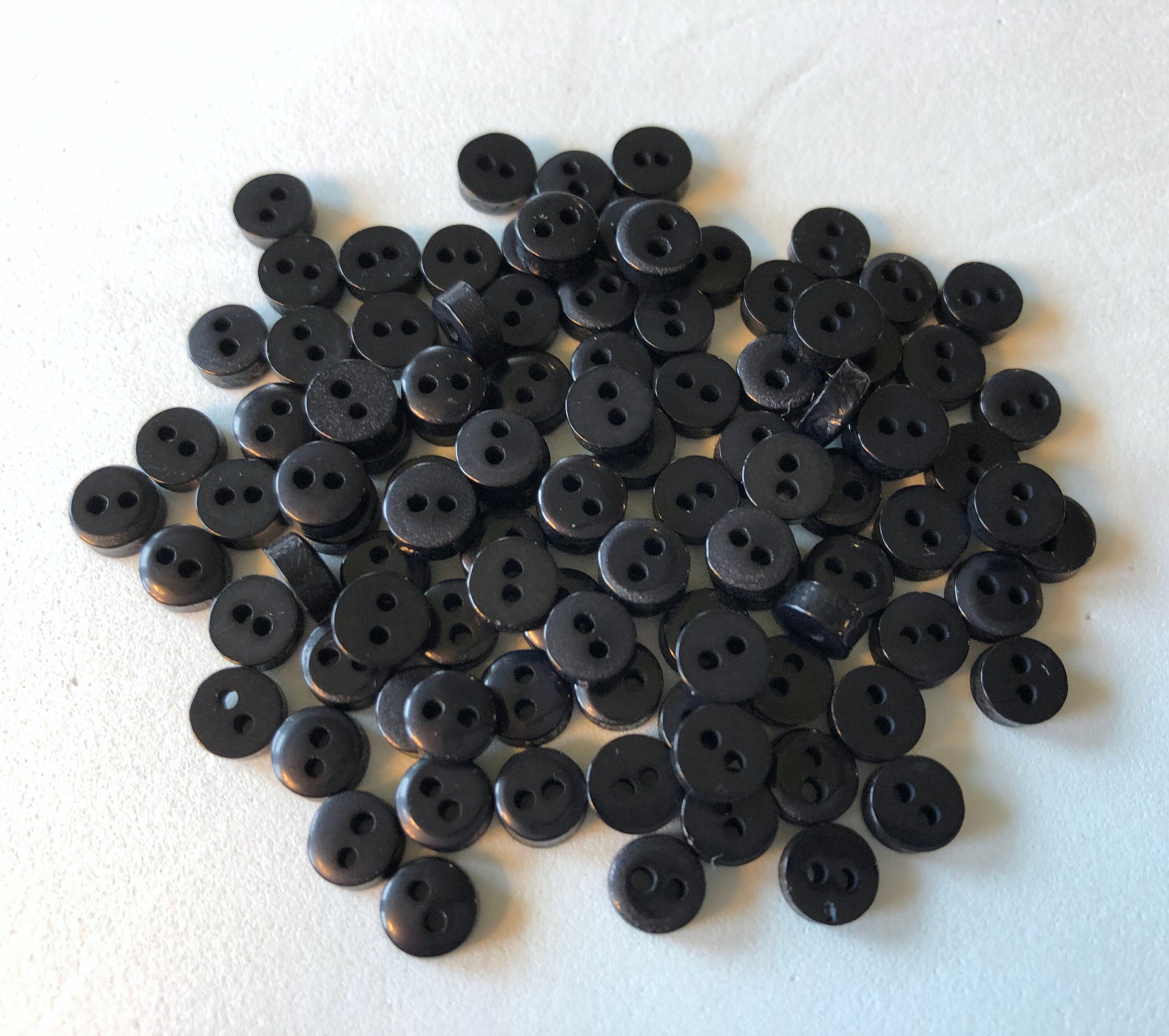 50 Pcs Tiny Buttons, Plastic Doll Buttons 2 Holes Sewing Buttons Round  Scrapbooking Buttons, DIY Crafts Buttons Sewing Accessories(5mm,Grass Green)