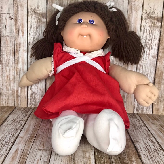 cabbage patch doll brown hair blue eyes