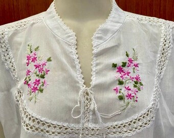 70's Vintage Pink on white Hand Embroidered blouse w crochet M-L