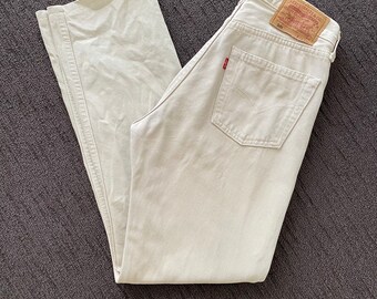 beige levis 501