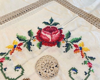 Vintage cross stitch embroidered crochet cut outs rectangular cotton tablecloth