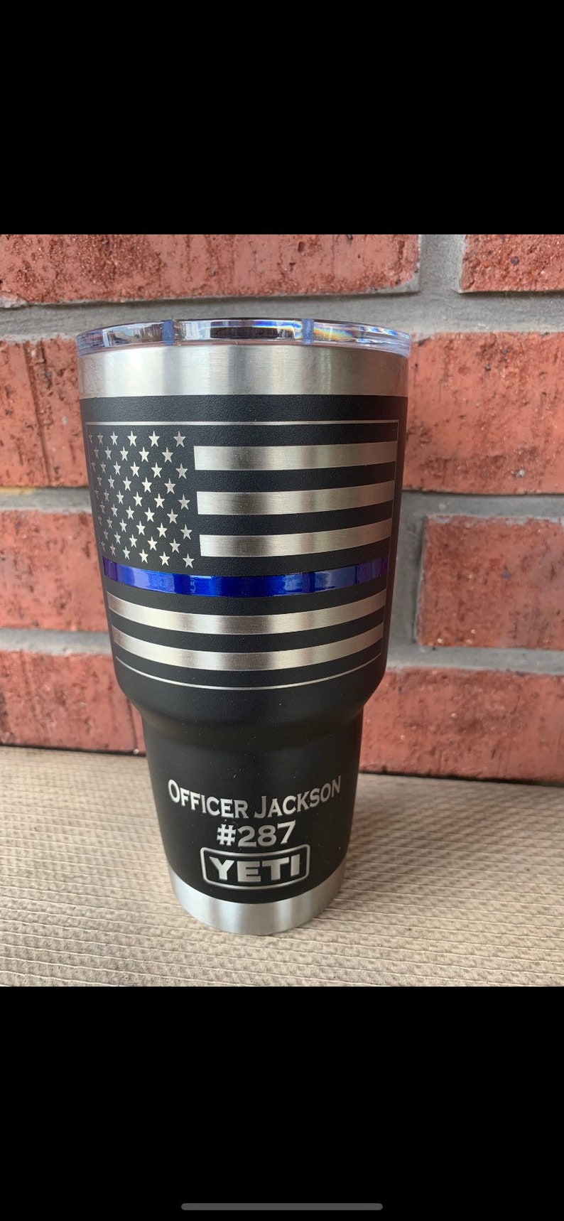 Firefighter and Police YETI cup with thin red or blue line laser engraved and powder coated line. This Iisting includes shipping prices Blau