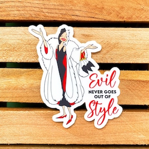 O Mal Nunca Sai de Moda | Adesivo de Vinil Cruella De Vil 101 Dálmatas Disney Villains | Decalque para Laptop e Garrafa de Água