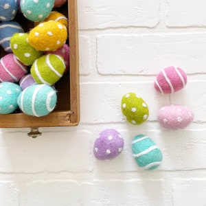 Huevos de Pascua de fieltro 3 cm / Relleno de jarrón de Pascua de primavera, dispersión de mesa, decoración de bandeja escalonada / Fieltro 100% de lana