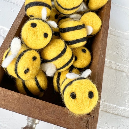 Abejorro de fieltro / Decoración de primavera y verano / Abeja amarilla para relleno de jarrón, decoración para mesa, bandeja escalonada