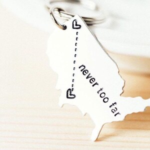 Einzigartiges Geschenk für Mutter Geschenk für Freunde USA mit benutzerdefinierter Phrase - Fernbeziehung Schlüsselbund