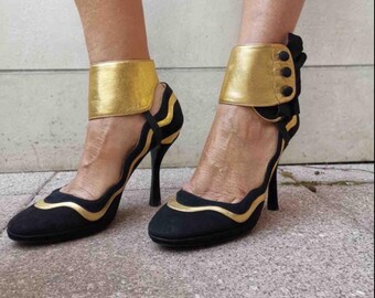 Prada gold/black pumps 2008