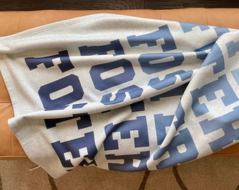 Manta personalizada con letras universitarias para pícnic al aire libre, regalo para niños, manta personalizada para estadio, tamaño 60 x 50