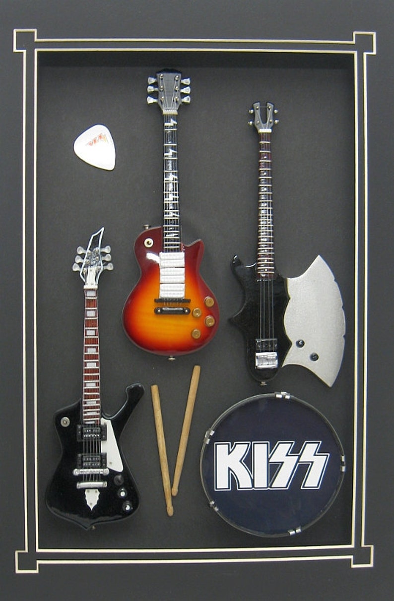 KISS Guitar Shadowbox Gene Simmons Ace Frehley Paul 