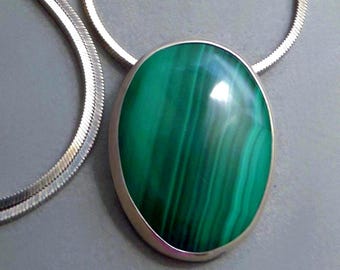 collier vintage à pendentif en malachite BOMA, chaîne serpent en argent sterling, bijoux modernistes verts du sud-ouest