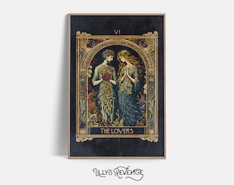 Könnte beinhalten: Eine Vintage-Tarotkarten-Illustration, die die Karte der Liebenden zeigt, mit einem Mann und einer Frau, die in einem Garten stehen. Die Karte ist in einen goldenen, verzierten Rahmen mit der römischen Ziffer VI und den Worten "The Lovers" am unteren Rand gefasst.
