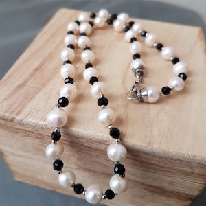 Pearl necklace, freshwater pearls, agate necklace, necklace with pearls