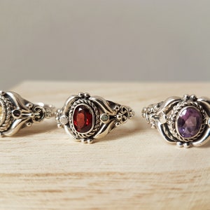 Cirina, anillo de plata con granate, anillo de plata con amatista, anillo de piedras preciosas