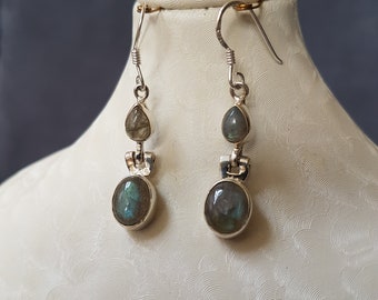 Labradorite, boucles d'oreilles labradorite, clous d'oreilles labradorite en argent, pierre de lune grise