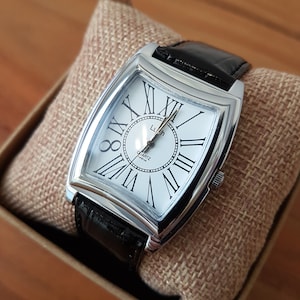 Women&#39;s watch, wristwatch with leather strap, women&#39;s wristwatch &quot;Luch&quot;