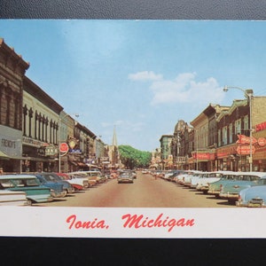 Carte postale Ionia Michigan vintage, carte postale Ionia du centre-ville de voitures des années 50 et 60