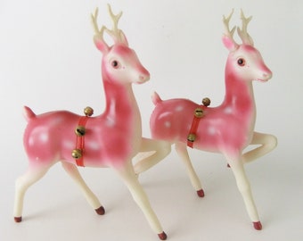 Rena de plástico rosa de 9" vintage, rena rosa, estatuetas de rena de plástico celuloide com guizos, veado rosa