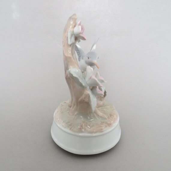 ヴィンテージ　bird 置物 Vintage Hummingbird Music Box, Plays Tenderly by Nat King Cole