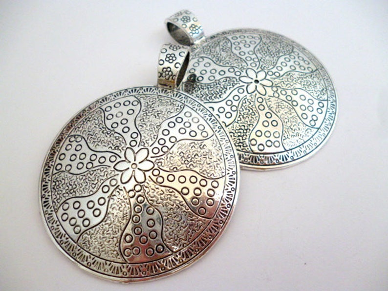 Silver Tone Round Charm Pendant/_MA5200578PA0025/_Silver Large Charms/_ Tibetan of 53 mm/_ pack 1 pcs