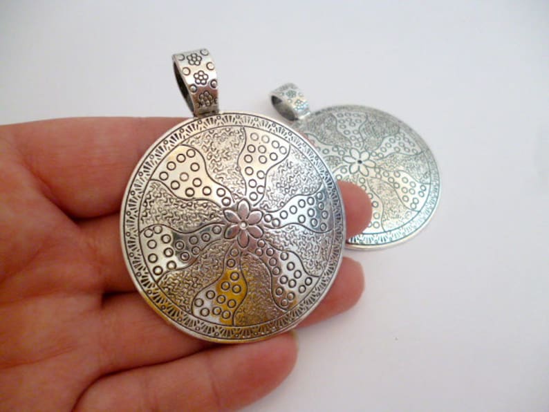 Silver Tone Round Charm Pendant/_MA5200578PA0025/_Silver Large Charms/_ Tibetan of 53 mm/_ pack 1 pcs