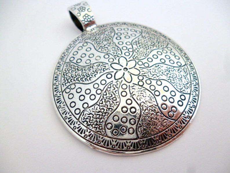 Silver Tone Round Charm Pendant/_MA5200578PA0025/_Silver Large Charms/_ Tibetan of 53 mm/_ pack 1 pcs