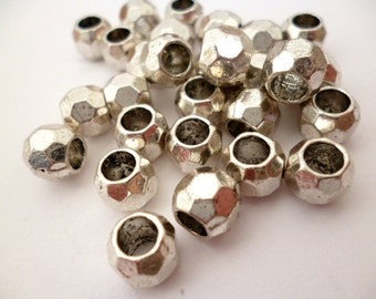 Perles en métal argenté grand trou_ PP870/154541578_ Perles en métal_ HEX_De 7 x 8 mm_trou 4 mm_ paquet de 15 pièces