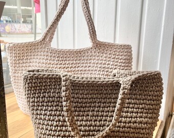 Crochet kit Shopper XL Nude – Bobbiny yarn 5 mm, DIY bag, instructions & crochet hook included.