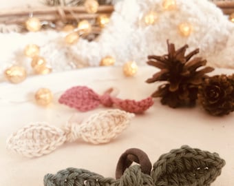Hair tie bow crocheted from organic cotton