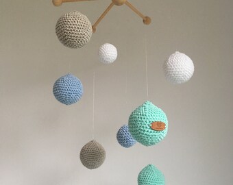 Minimalist crocheted baby mobile "flying balls", ball mobile for the nursery, boho nursery decor, modern mobile