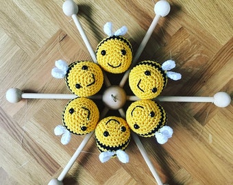 Crochet bee mobile for babies, bumblebee mobile, nursery decor, boho nursery, baby shower gift