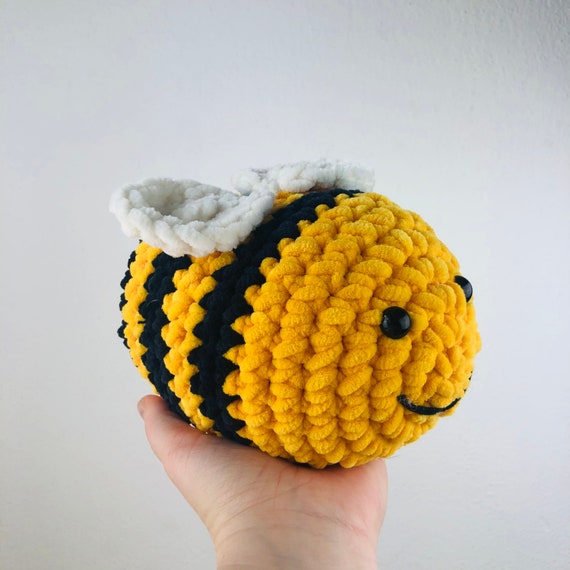 amigurumi kit - crochet bumble bee craft kit