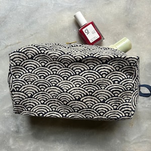Makeup bag waves, cosmetic-bag, beauty, makeup bag, toiletry bag, cosmetic bag, travel kit, cotton image 1