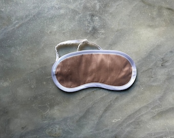 sleep mask from silk, rosé, sleeping mask, silk, beauty, relaxation, meditation, travel