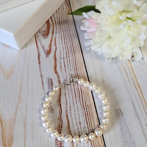 Woman’s White Pearl 7 inch Bracelet with Toggle Clasp Closure  Featuring Swarovski Pearls and Crystals