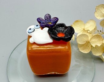 Petit Four de Abóbora em Vidro Soprado à Mão: Fantasma e Flores de Halloween