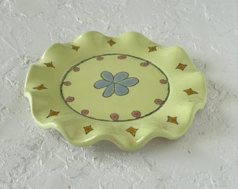 Chartreuse Ceramic Ring Dish, Flower Trinket Tray, Decorative Ceramic Ruffle Plate, Green Wavy Ceramic Plate, Handmade Clay Trinket Dish