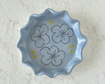 Light Blue Ceramic Ring Dish, Periwinkle Flower Trinket Tray, Illustrated Ceramic Plate, Decorative Wavy Plate, Handmade Clay Trinket Dish
