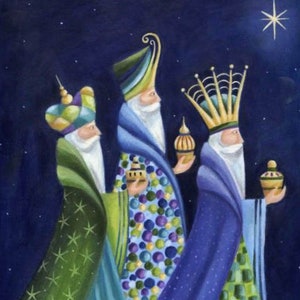 Może przedstawiać: Trzech mędrców w kolorowych szatach i koronach, idących pod rozgwieżdżonym nocnym niebem. Mężczyźni niosą prezenty w swoich rękach. Obraz nosi tytuł "Stone Creek Farm Heirlooms".