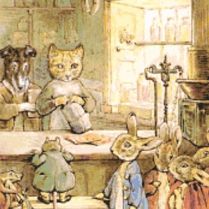 Könnte beinhalten: Eine Vintage-Illustration einer Katze, eines Hundes und drei Kaninchen in einem Laden. Die Katze trägt eine Schürze und hält eine Tasche. Der Hund steht hinter dem Tresen. Die Kaninchen stehen vor dem Tresen. Der Laden hat Regale mit Gläsern und Flaschen. Der Text "Stoneyknob Farm Heirlooms" befindet sich am unteren Rand des Bildes.