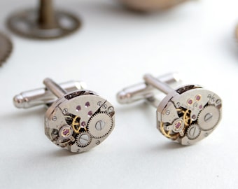 Abotoaduras Steampunk com Detalhes em Rubi – Joias Inspiradas em Mecanismos de Relógio Vintage