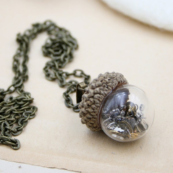 Acorn top Glass Globe Pendentif Collier Steampunk Jewelry, Steam punk Terrarium Statement Necklace with Watch Parts